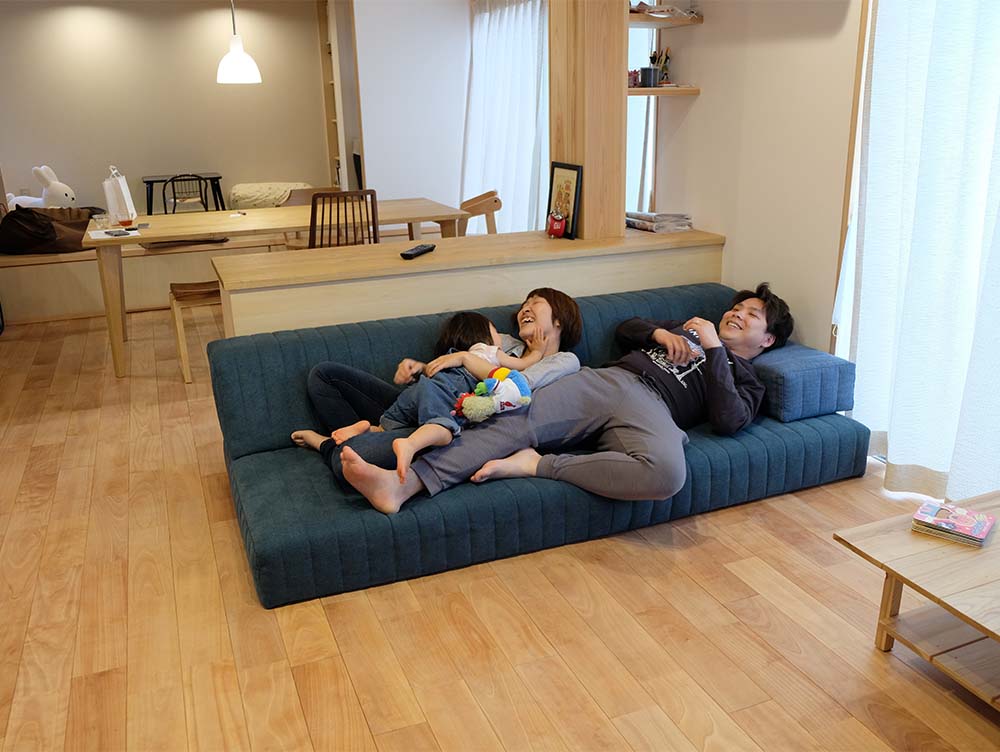 座る人編 ソファのサイズの選び方 子供との暮らしに｜ローソファ専門店HAREM