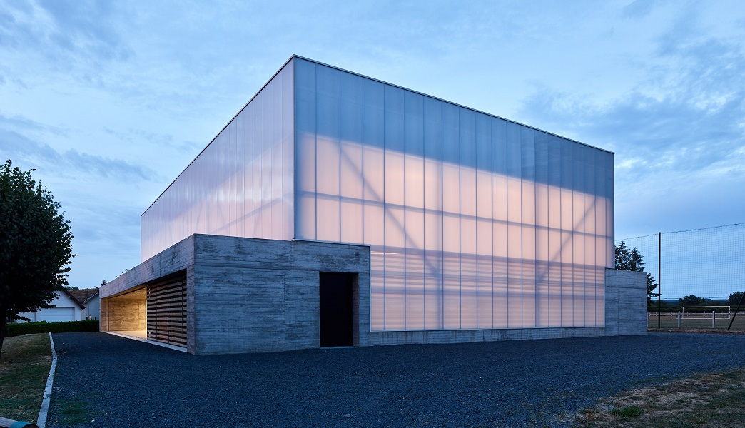 A building cocooned in thermal facade
