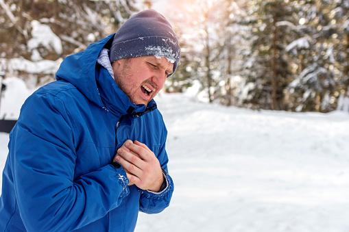https://media.istockphoto.com/id/1297600459/photo/man-holding-chest-while-suffering-with-heartburn.jpg?b=1&s=170667a&w=0&k=20&c=aKgunbgM-YJYChoz5KXa7cM-DLbgzMdccIuilzrMBSA=