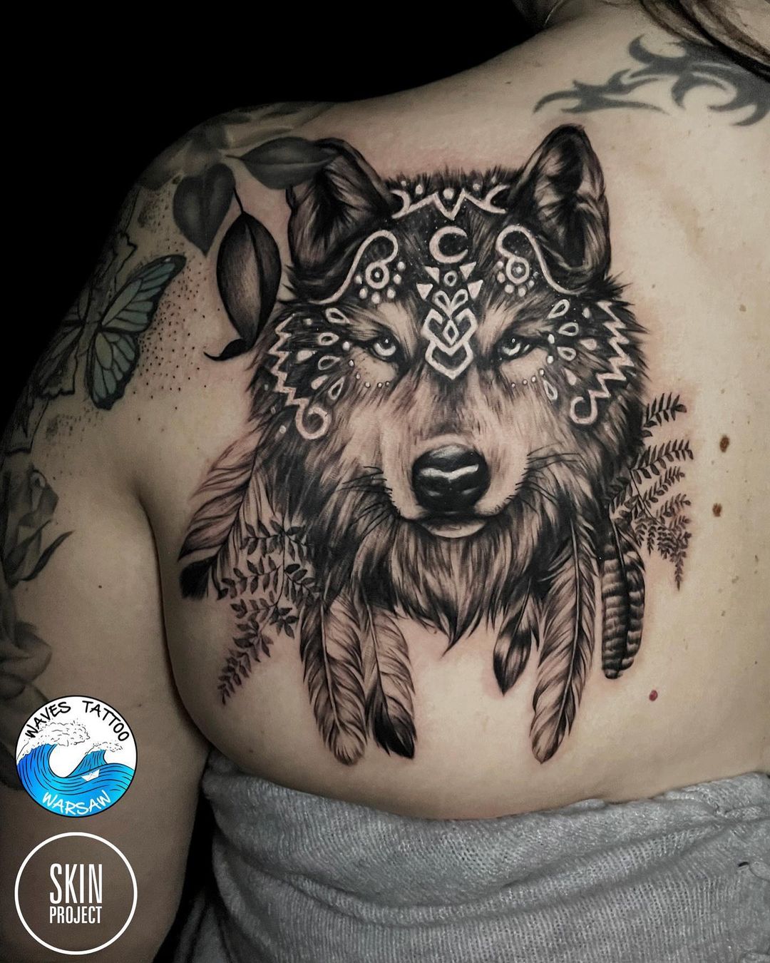 Girl With Wolf Tattoo On Back Shoulder