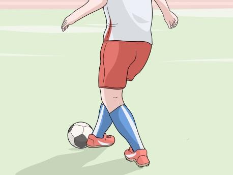 4 Ways to Pass a Soccer Ball - wikiHow