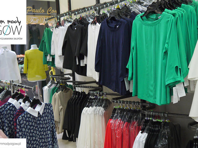 Praktyka kupowania w hurtowni odzieży w Wólce Kosowskiej