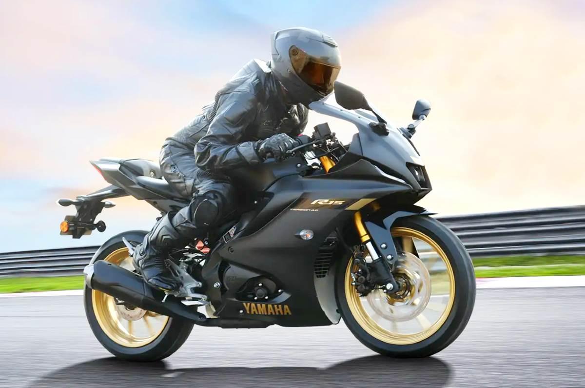 Yamaha R15 price, new black colour is a  top bike 