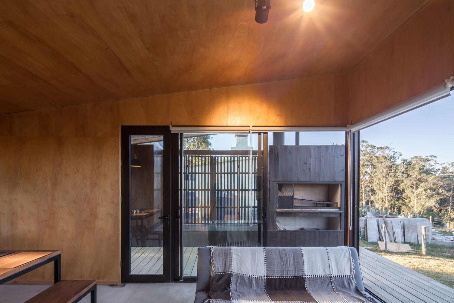 flat roof one story house