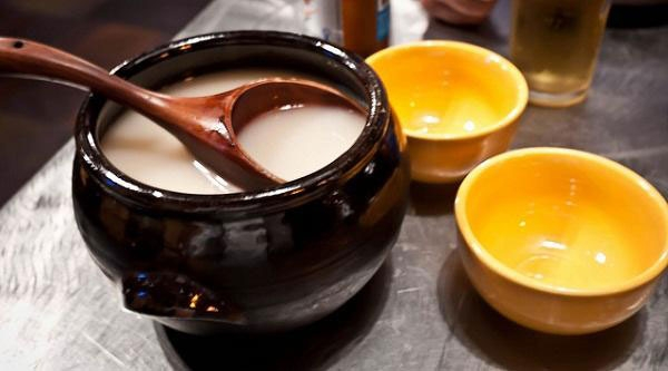 Rượu gạo làm đẹp rất phổ biến với phụ nữ Hàn Quốc