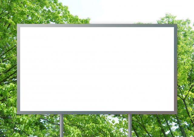 真っ白な野外広告看板の画像