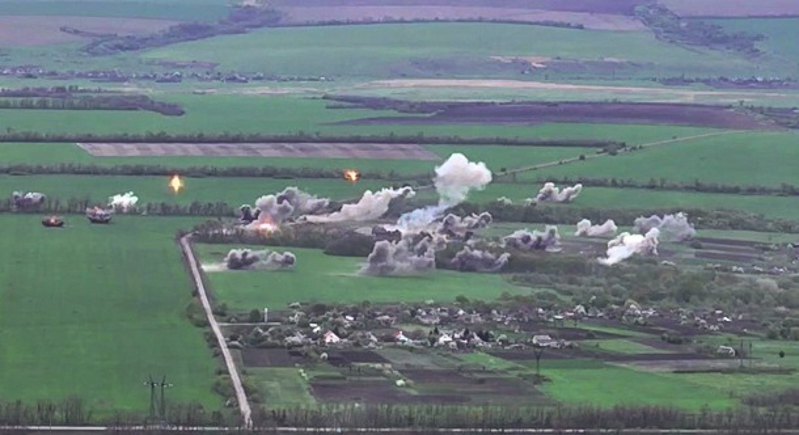Удар по російській колоні в Ізюмі. Скріншот із відео, опублікованого Нацгвардією 30 квітня 2022 року