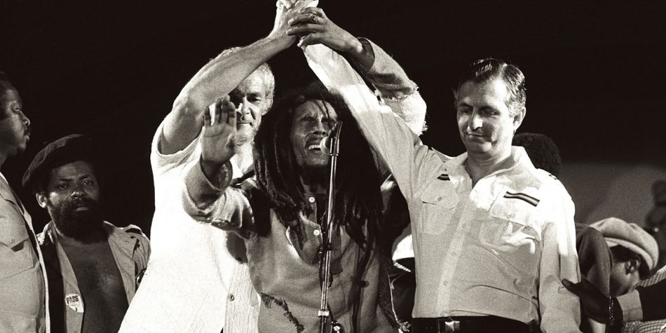 El día en que Bob Marley logró con su música que dos políticos jamaiquinos  hicieran las paces - La X Medellín 103.9