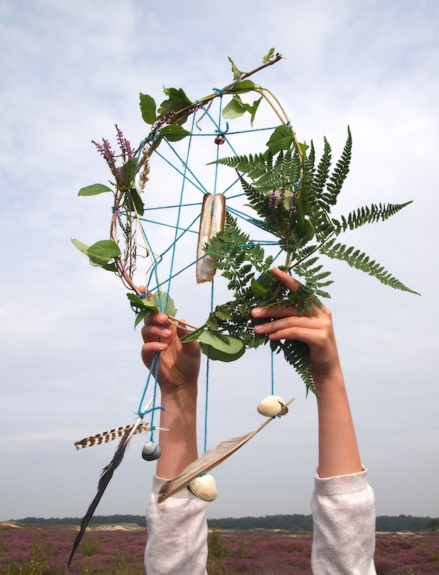 30 Outdoor Arts and Crafts for Kids: Nature Dreamcatcher