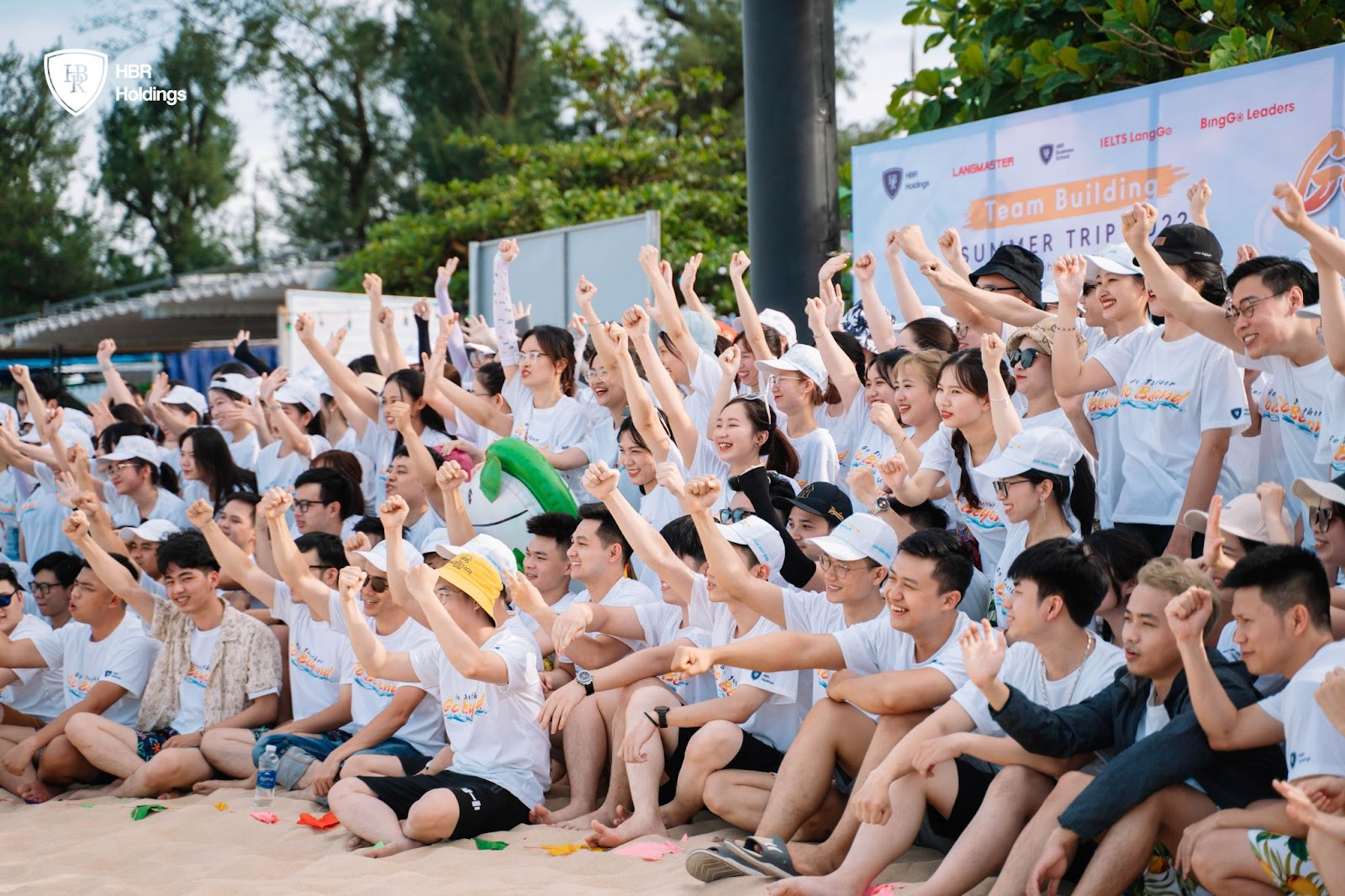 Teambuilding trên bãi biển Nhật Lệ - Quảng Bình
