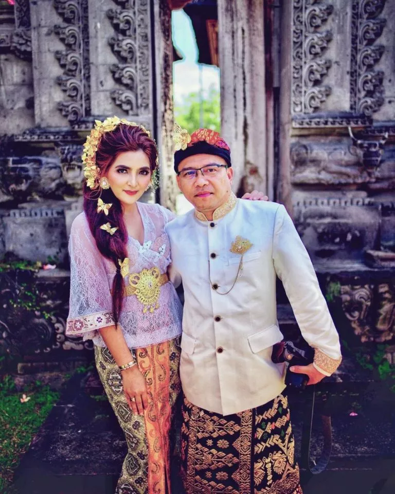 keunikan pakaian adat bali baju safari