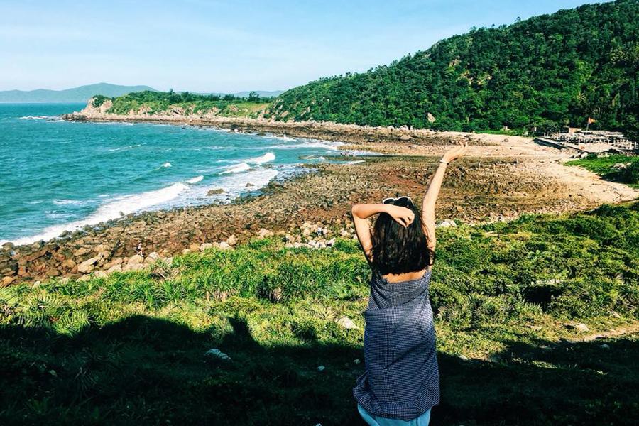 Du lịch Minh Châu tự túc khám phá bãi biển đẹp bậc nhất tại Quảng Ninh