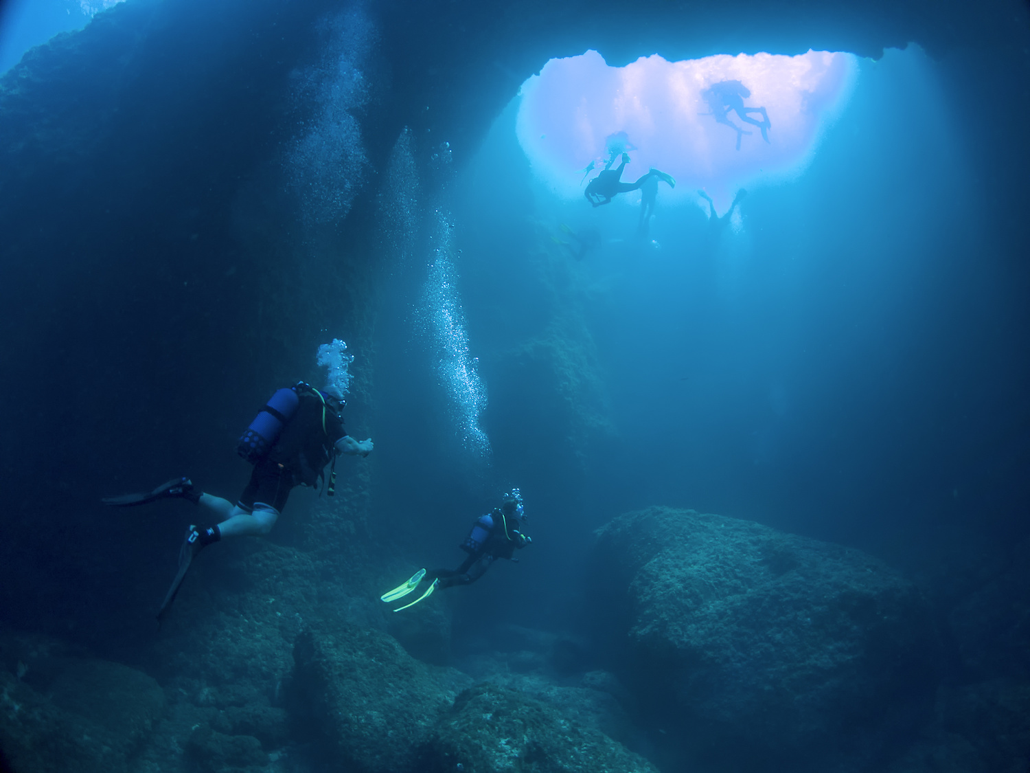許多潛水員去關島藍洞潛水就是為了影到心型照片