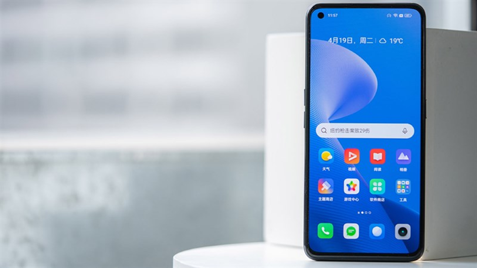 Màn hình Realme Q5 Pro Full HD+, sử dụng công nghệ tân tiến AMOLED.