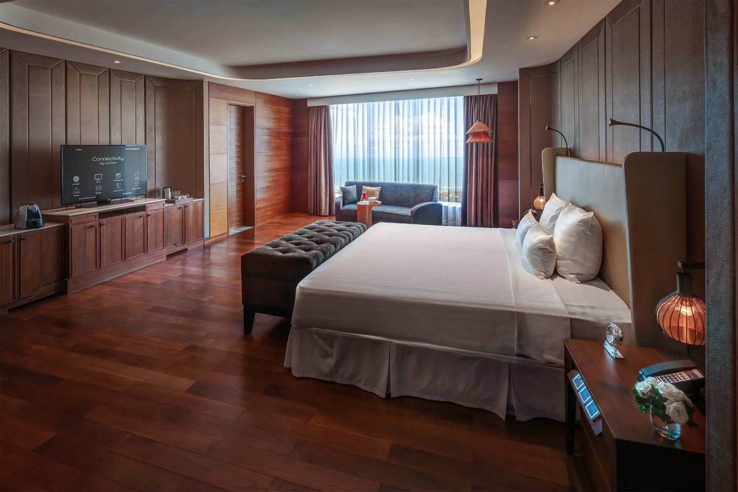 http://d2e5ushqwiltxm.cloudfront.net/wp-content/uploads/sites/23/2016/07/08043939/presidential-suite21.jpg