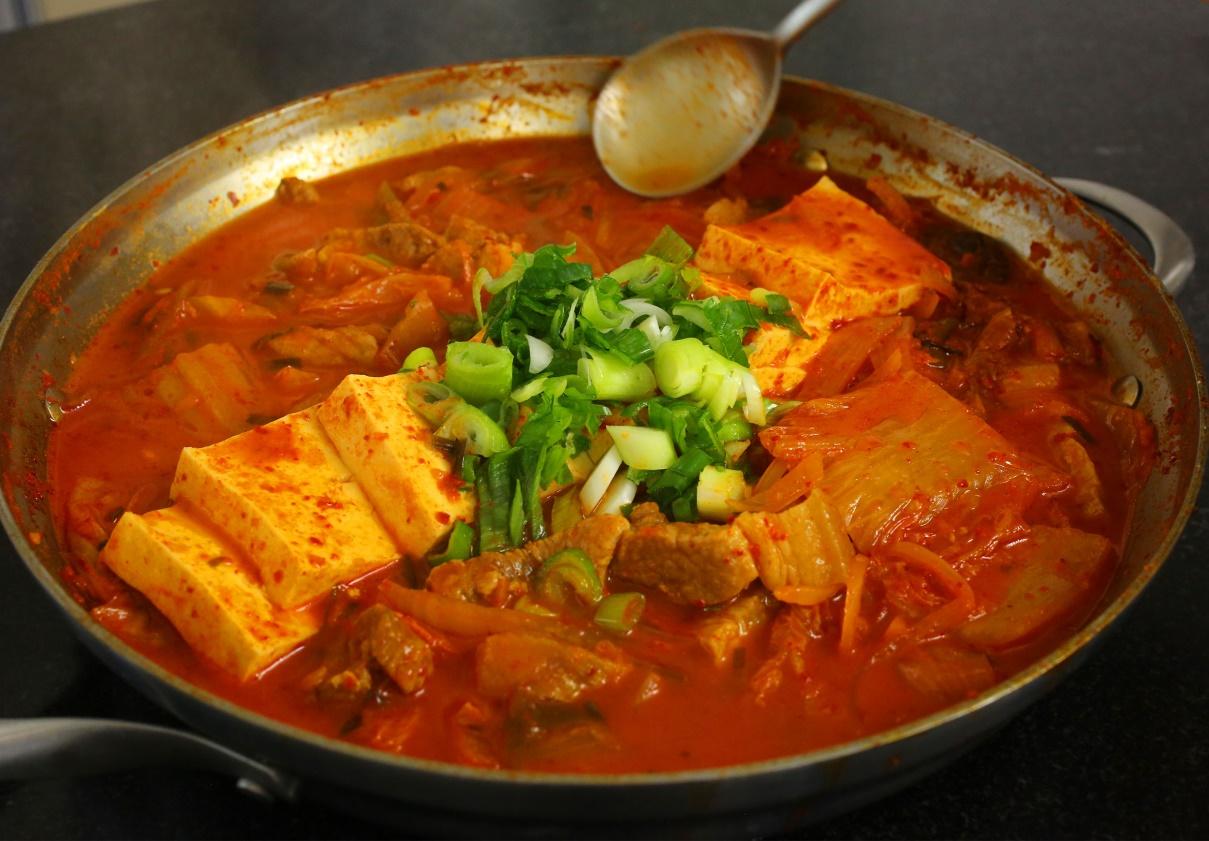 Kimchi stew (Kimchi-jjigae) recipe by Maangchi