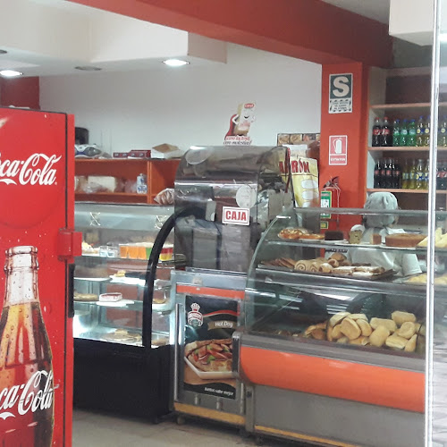 375 y 379, Av. Hipólito Unanue, Miraflores 15074, Perú