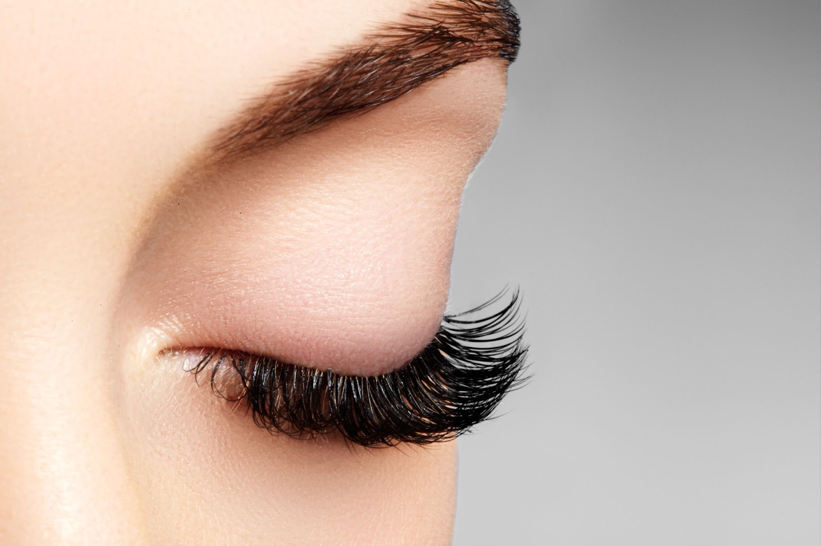 Why faux-mink eyelash extensions are your best bet