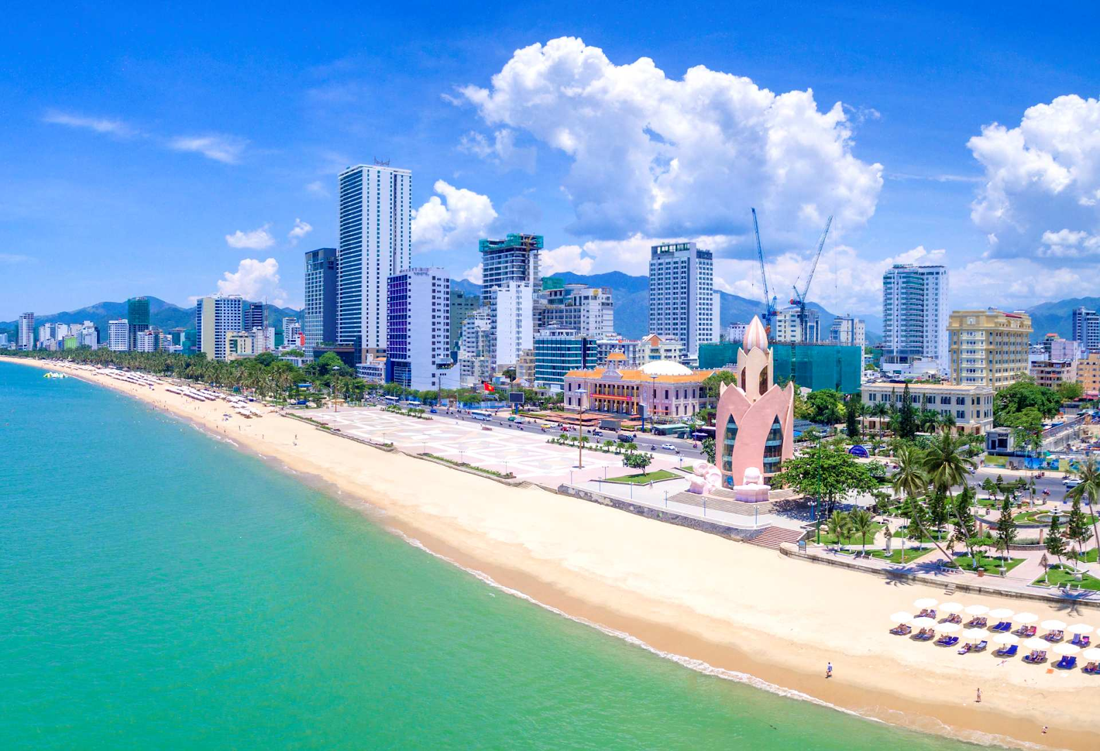 Thành phố biển Nha Trang với vẻ đẹp ngày càng hiện đại (Nguồn: Internet)