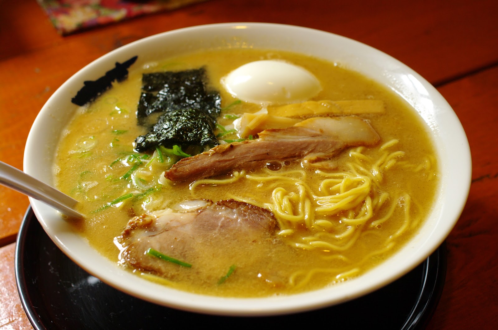 魅力③ ラーメンからスイーツまで勢ぞろい！地元の新鮮な味が楽しめる食の祭典「冬マルシェ」