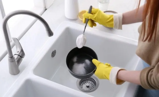3 formas de limpiar una olla quemada usando bicarbonato