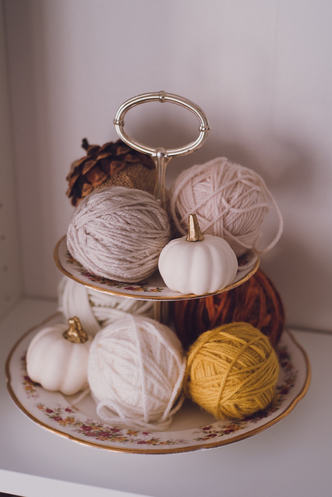 fall-bookshelf-decor-yarn-lily-muffins.jpg