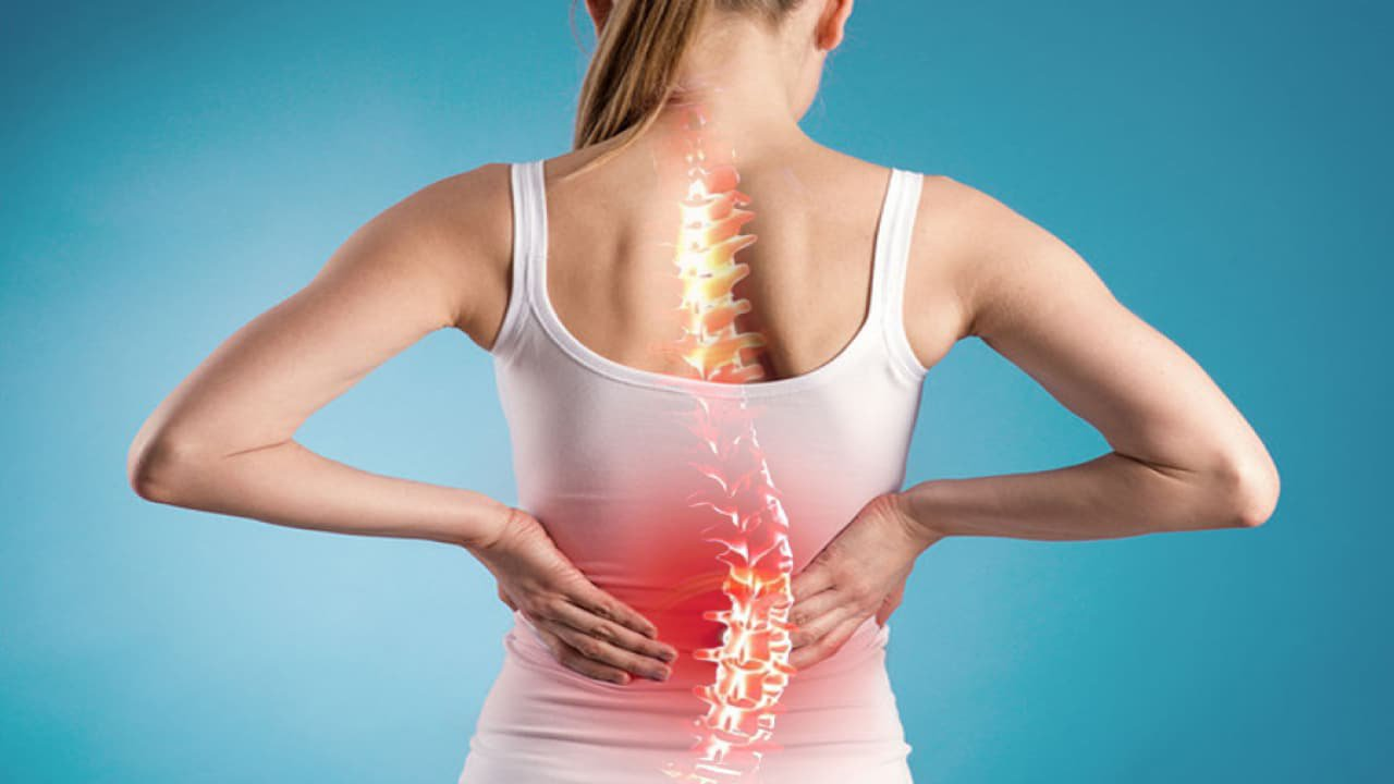 Gù lưng làm mất thẩm mỹ và ảnh hưởng đến vóc dáng của bạn