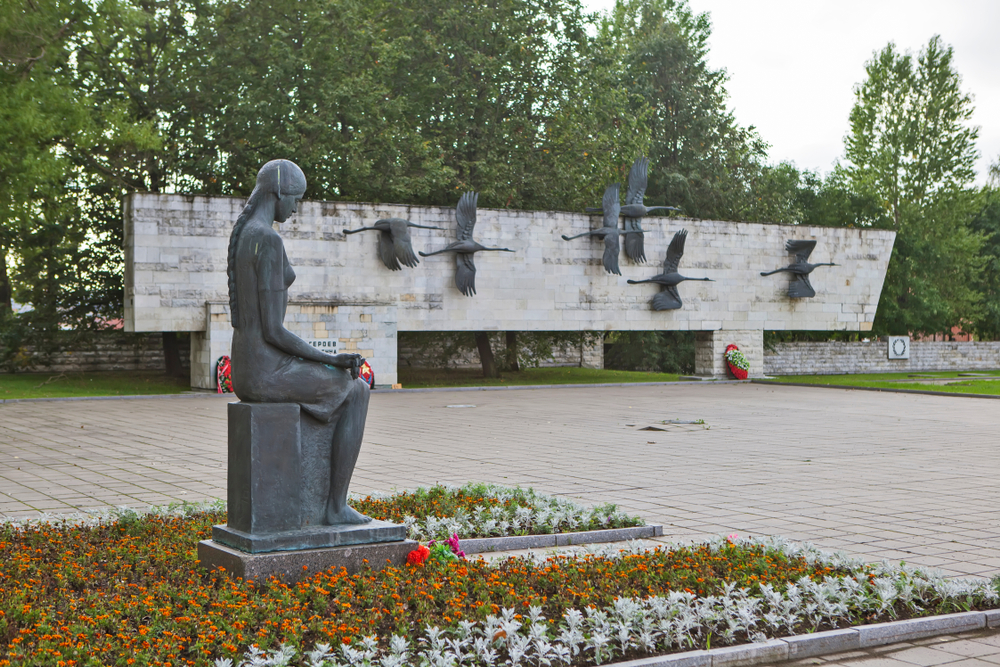 Невский мемориал «Журавли» (Дальневосточный пр., 53)