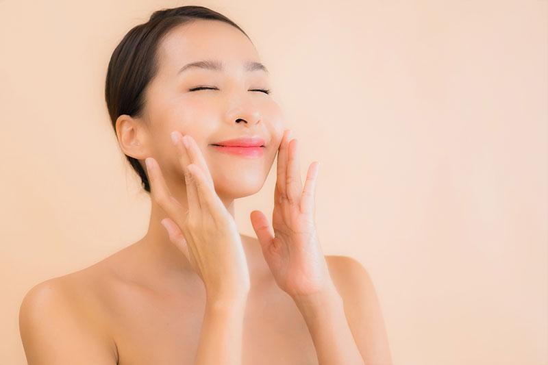 Dưỡng trắng sáng da toàn diện, đều màu hơn