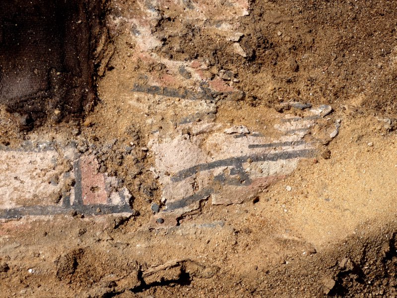 Fragmento de sarcófago pintado con la imagen de Nut, la diosa del cielo egipcia.