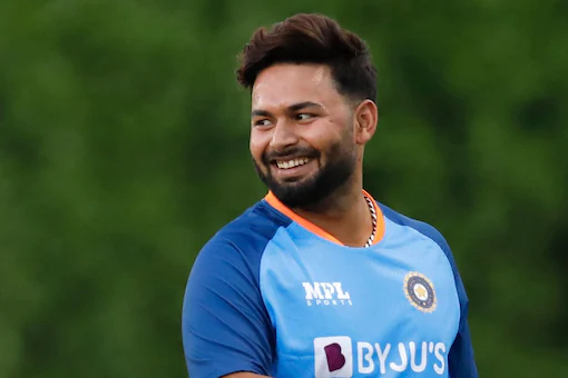 Fans swarm the internet with memes saying things like, "Urvashi Rautela attends IND vs PAK 2022 showdown but Rishabh Pant is not playing."