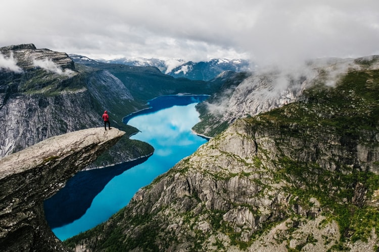 Adembenemend uitzicht op Trolltunga, Noorwegen