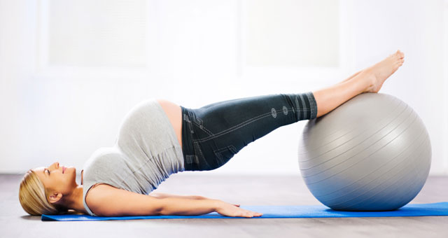 Top 10 bài tập toàn thân hiệu quả tại nhà nhất với bóng tập Yoga