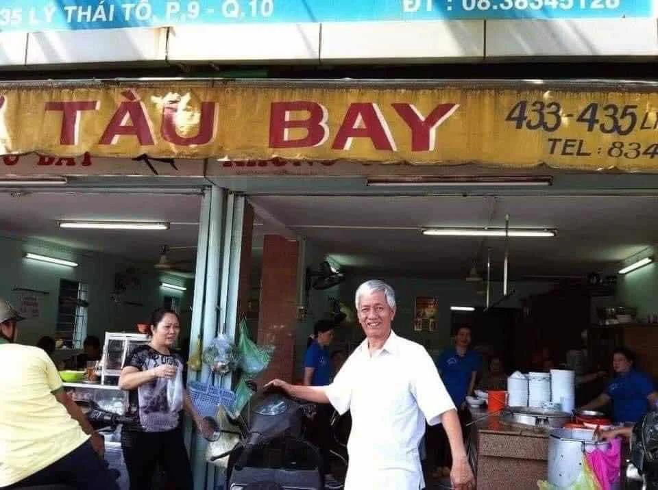 Thắng Cuộc Và Thua Cuộc Qua Tô Phở Tàu Bay!