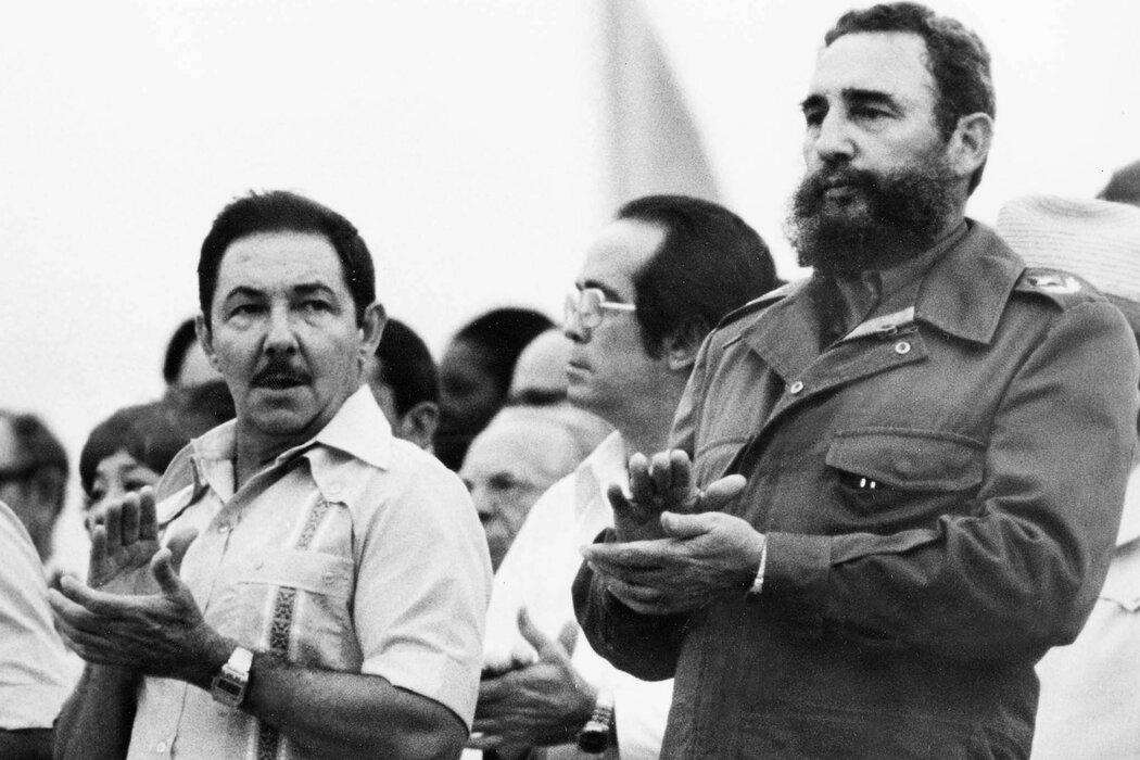 1978年，时任古巴总统的菲德尔·卡斯特罗和他时任副总统的弟弟劳尔。
