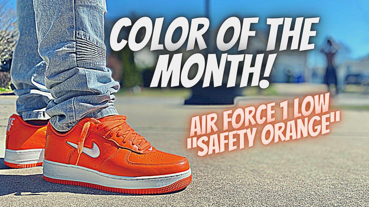 Nike Air Force 1 Low Retro Color of the Month ราคาป้าย 5700 บาท