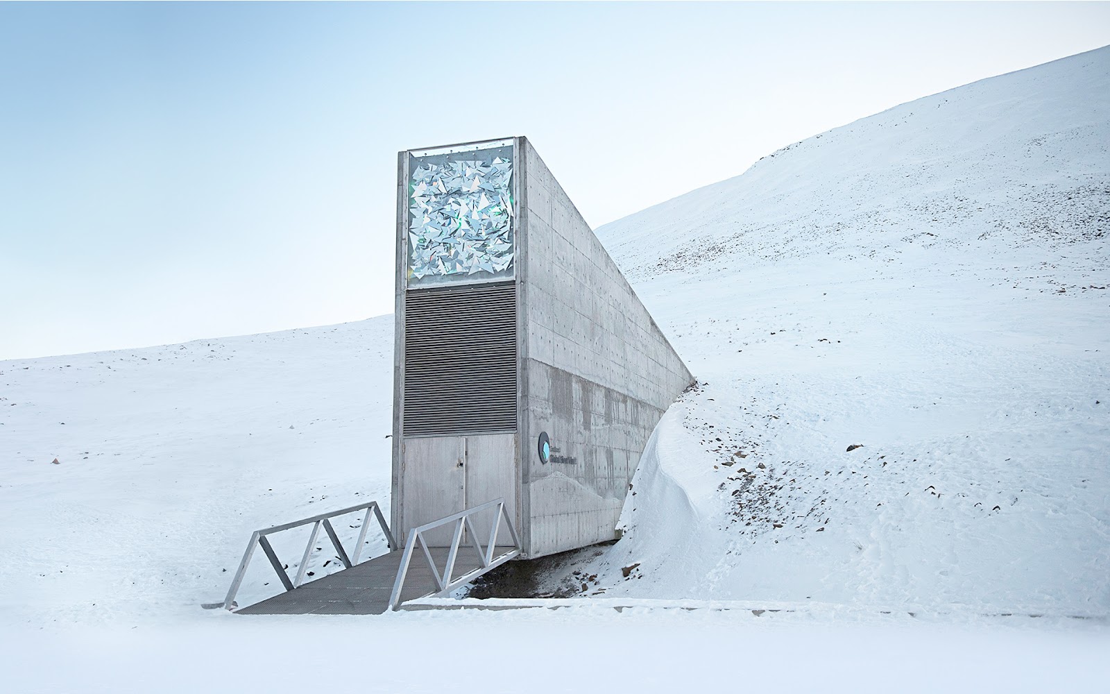 O Svalbard Global Seed Vault, localizado em uma ilha remota na Noruega