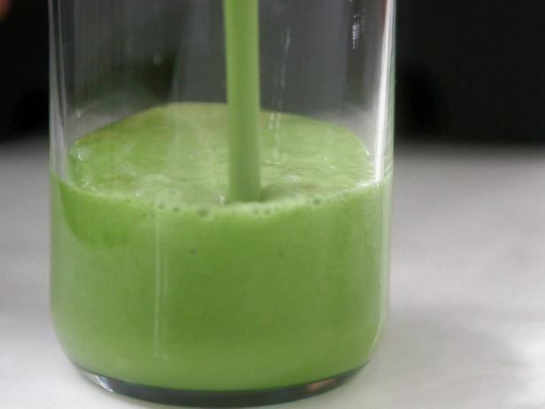 Three-Ingredient Green Smoothie Recipe | Ayesha Curry | Food Network Recipe  | Ayesha Curry | Food Network