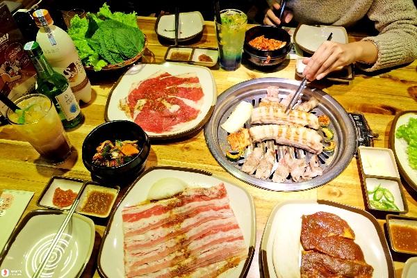 GoGi House is a typical Korean barbecue restaurant chain.
