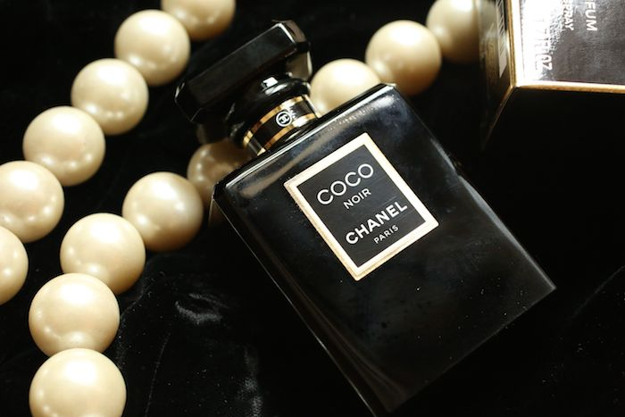 Nước hoa Chanel Coco Noir sở hữu mùi hương đậm chất phương Đông cá tính và quyến rũ
