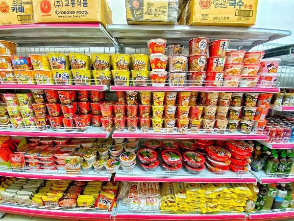Hanamy Korea supermarket is a familiar place for many Korean communities in Hanoi