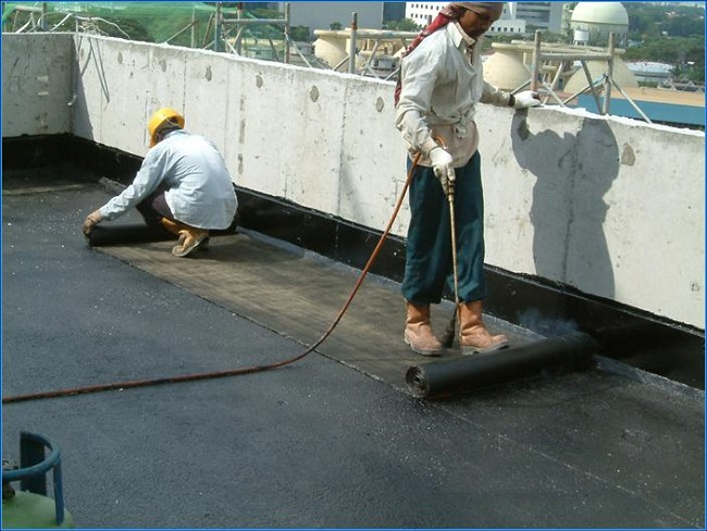 Thi công chống thấm sàn mái bằng màng khò nóng