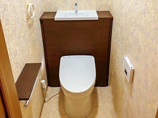 トイレ　収納一体型便器　リフォーム