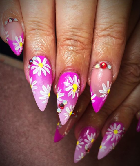 Daisies pink ombre nail 