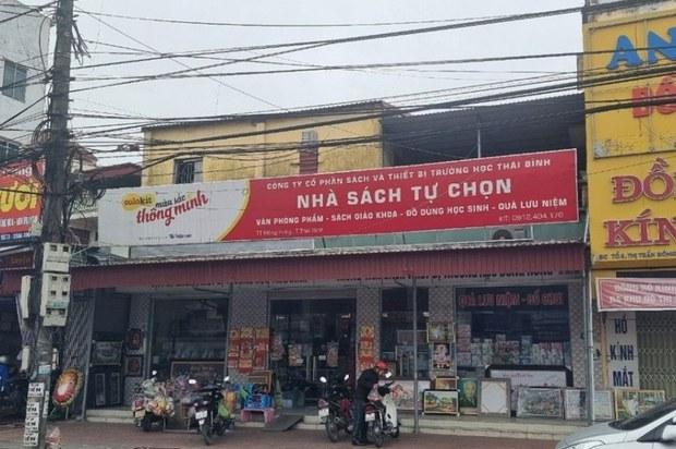 Chủ nhà sách tại Thái Bình bị bắt vì dính líu vụ án sách giáo khoa “lậu”