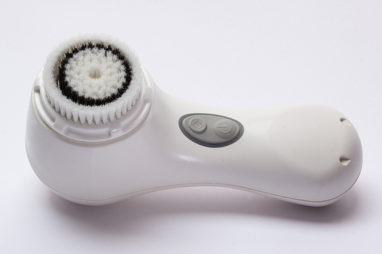 Achieve a flawless complexion with a facial cleansing brush!