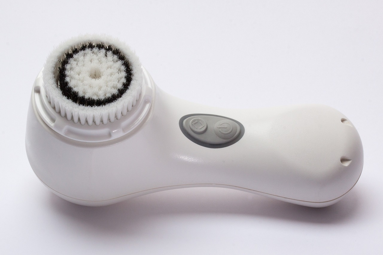 facial cleansing brush : best skincare tool