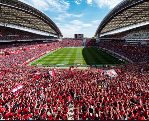 Câu lạc bộ bóng đá Urawa Red Diamonds - Viên xoàn đỏ