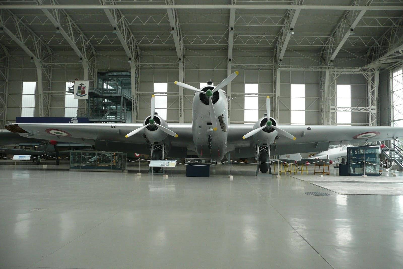 hangar-945995_1920.jpg