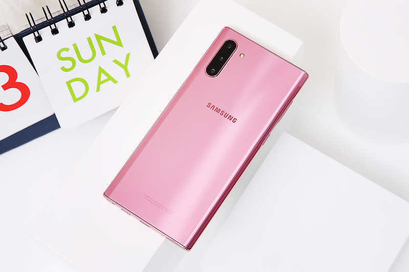 Điện thoại Samsung Galaxy Note 10 | Mặt lưng phản chiếu ánh sáng Điện thoại Samsung Galaxy Note 10 | Mặt lưng phản chiếu ánh sáng
